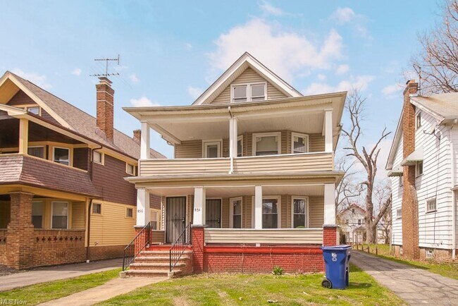 Building Photo - 856 Greyton Rd
