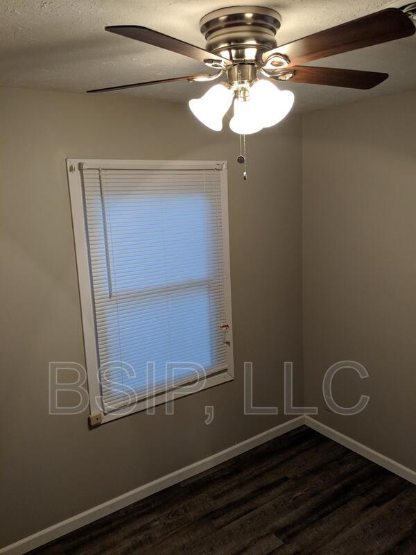 Building Photo - 427 NE Poplar St