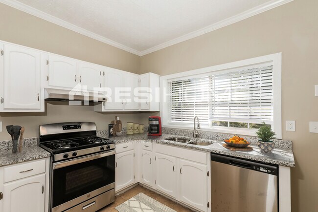 Foto del edificio - 7314 Woodland Circle