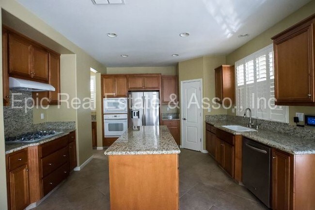 Building Photo - 316 W Verano Way