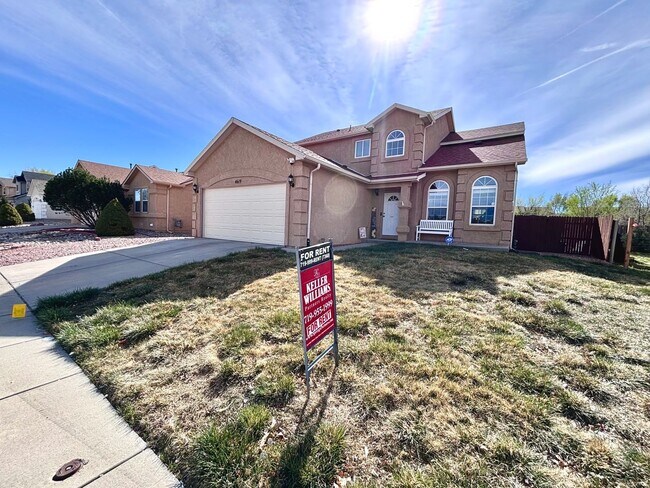 Photo - Spacious 3 Bed / 3 Bath Home Near Peterson Space Force Base