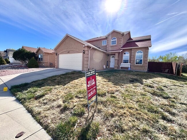 Building Photo - Spacious 3 Bed / 3 Bath Home Near Peterson Space Force Base