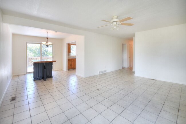 Building Photo - 3938 Mariposa St