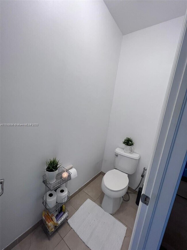 Foto del edificio - 8756 NW 98th Ave