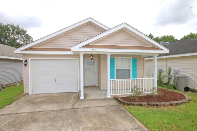 Foto del edificio - West Pensacola Patio Home Featuring Open Living Design, Stainless Appliances, Private Fenced Yard...