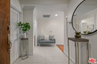 Foto del edificio - 10617 Eastborne Ave