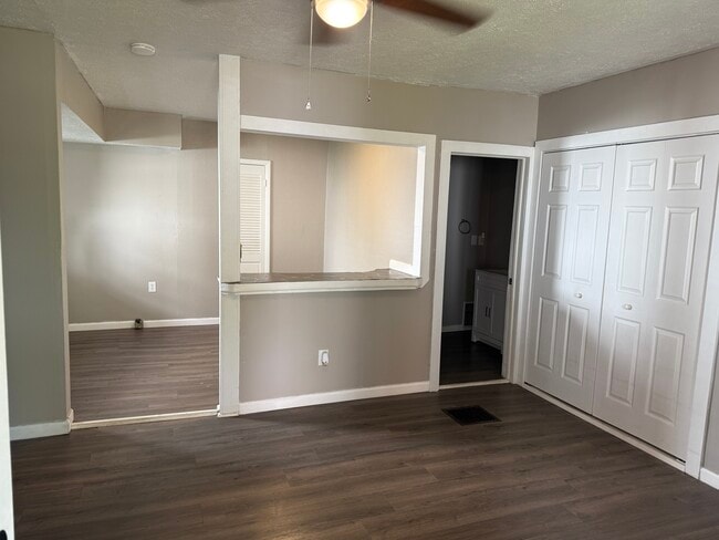 Building Photo - 712 Dock St