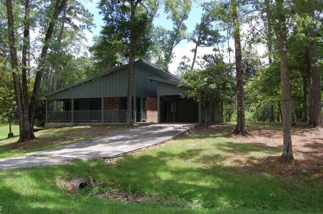 FRONT VIEW - 1559 Oakwood Dr
