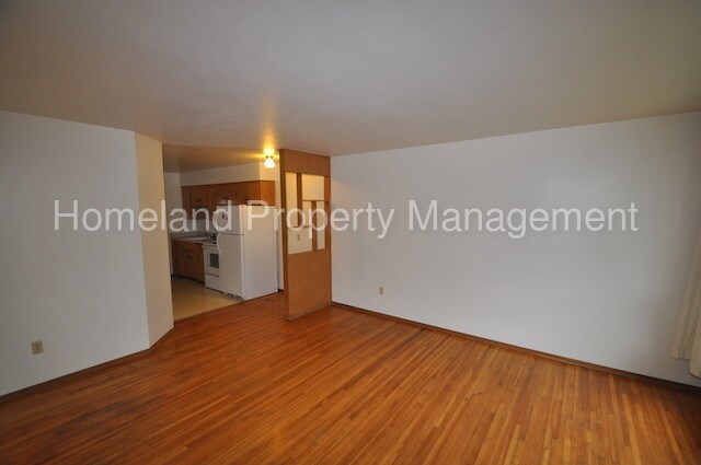 Building Photo - 807 W Alice Ave