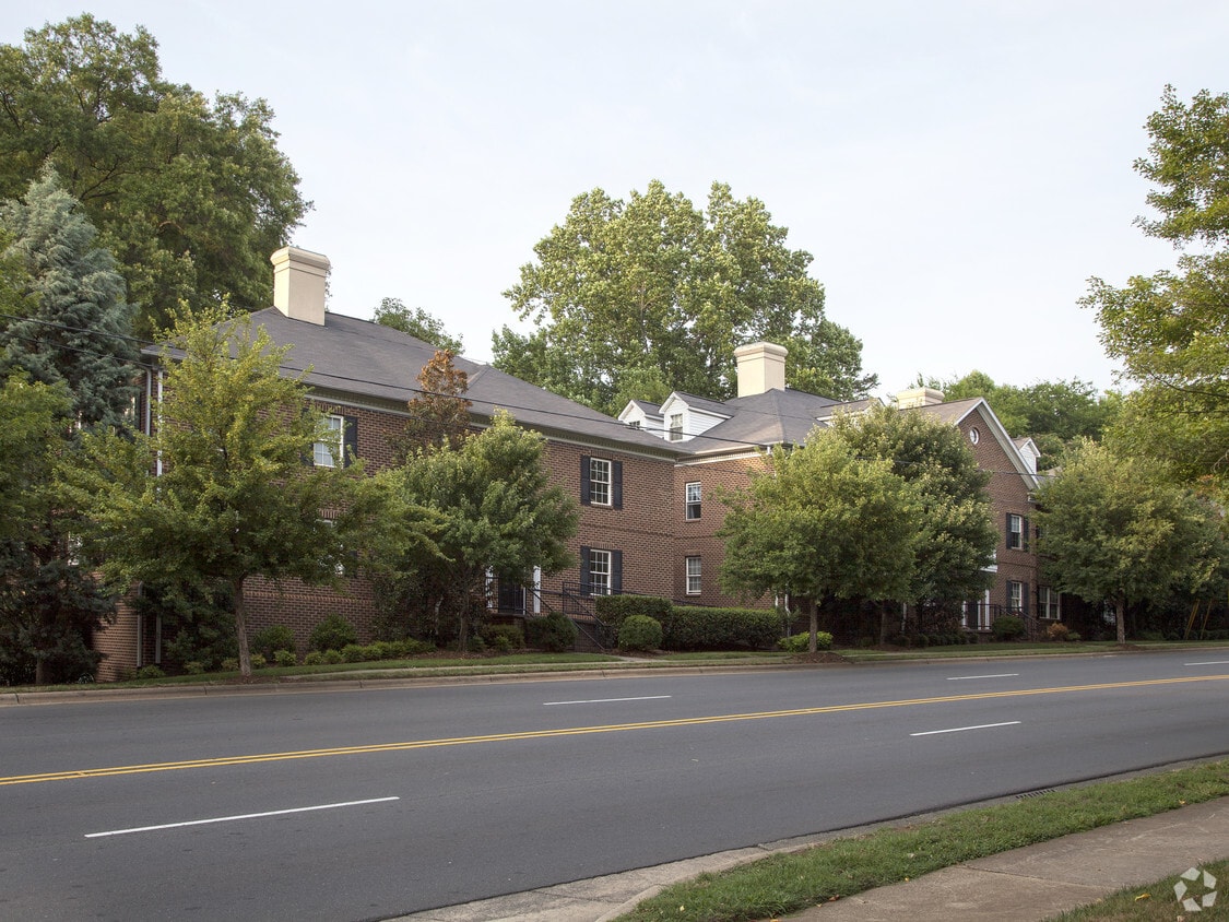 Primary Photo - Park Selwyn Apartments