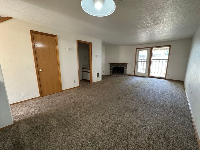 Building Photo - 762 SW 206th Pl