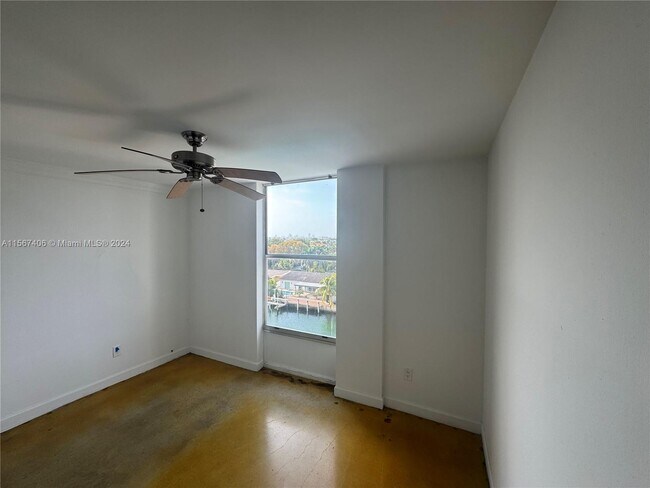 Foto del edificio - 2000 NE 135th St