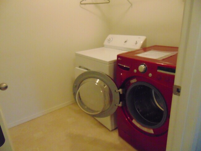 Foto del edificio - 3 Bedroom A/C Pet Friendly - Hillsboro