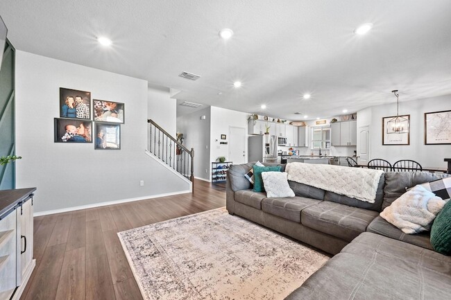 Foto del edificio - 317 Black Alder St