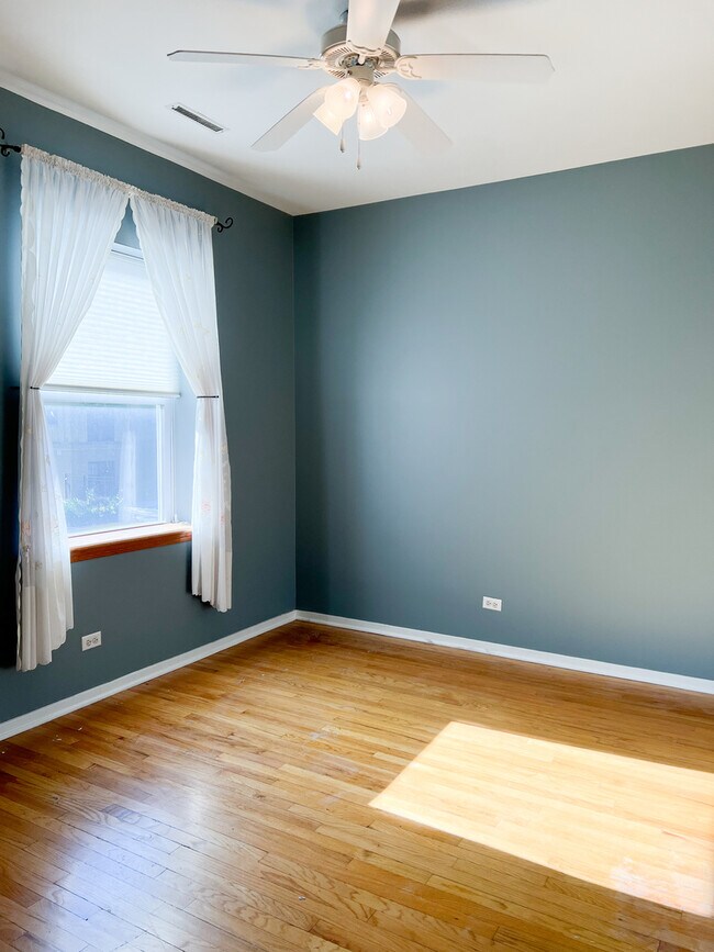 Building Photo - 4455 N Albany Ave