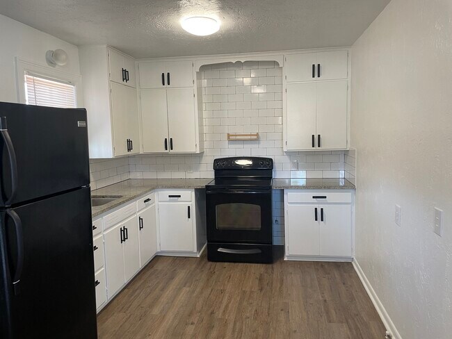 Foto del edificio - 910 W Cantwell Ave