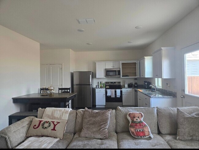 Foto del edificio - 998 Delta Cres