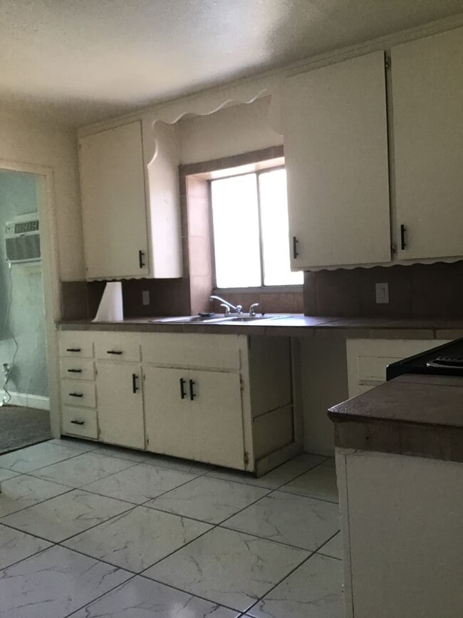 Building Photo - OL811/8171/2-Holmes, Kelsey
