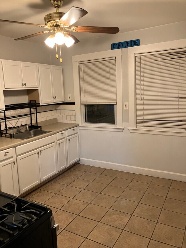 Building Photo - 11 Gene St