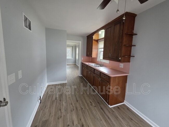 Building Photo - 39 W Gramercy Ave
