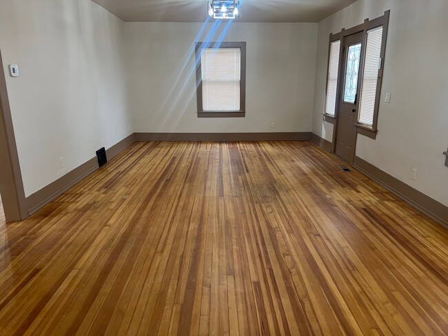 Foto del edificio - 343 W 11th St
