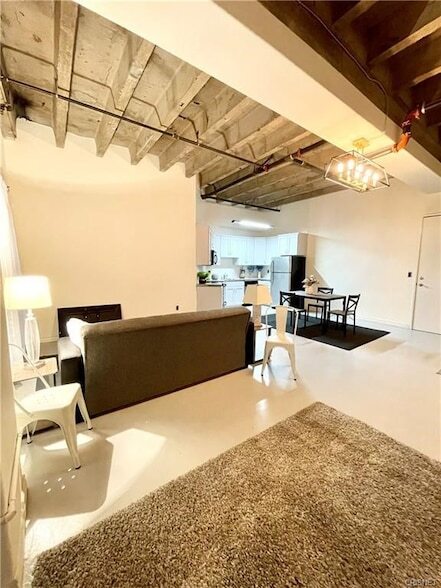 Foto del edificio - 312 W 5th St