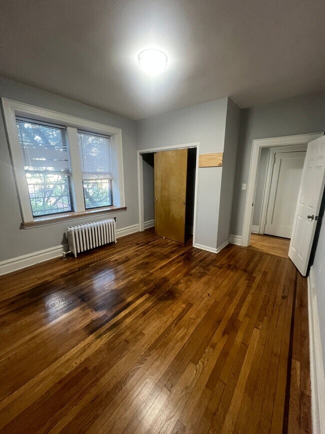 Foto del edificio - 580 Mt Prospect Ave