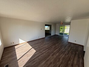 Building Photo - 1488 Palace Dr NE
