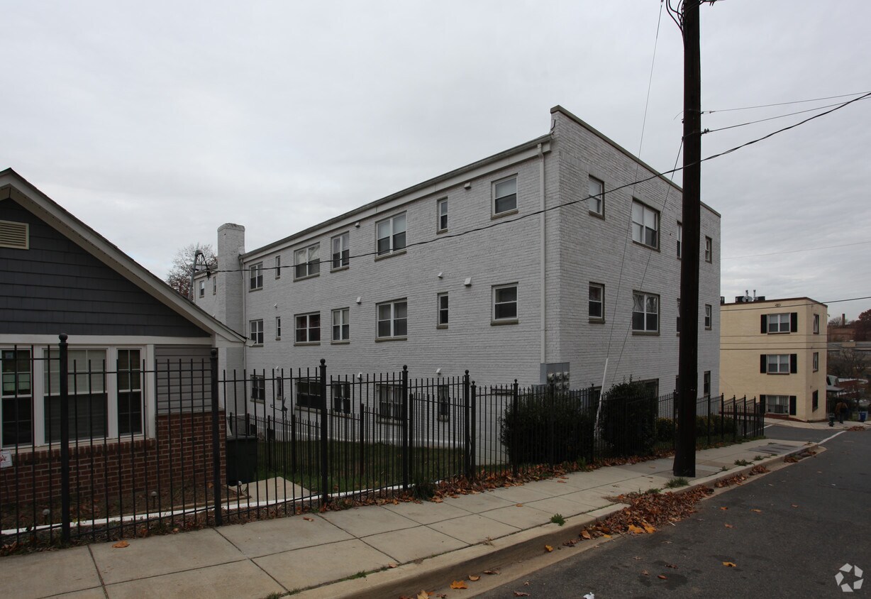 Building Photo - 4929 Foote St NE