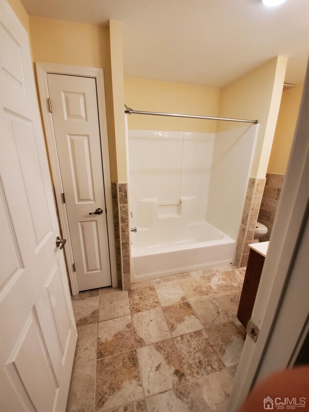 Building Photo - 309 Suydam St