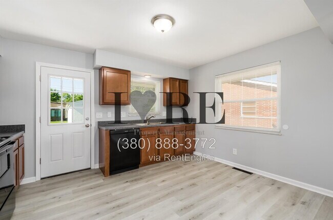 Foto del edificio - 1329 Elaine Rd
