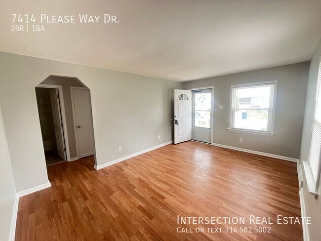 Foto del edificio - 7414 Please Way Dr