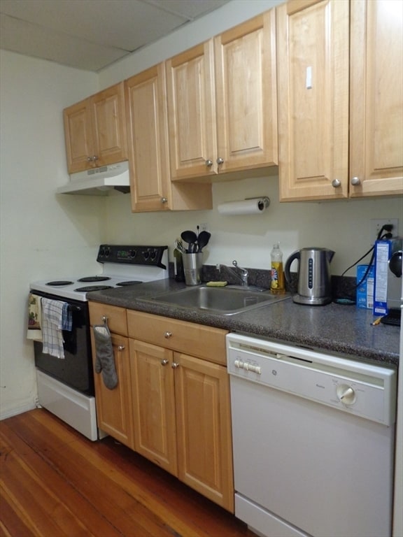 Building Photo - 41 Carlton St