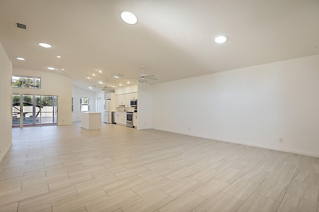 Foto del edificio - 7818 Stirling Bridge Blvd S