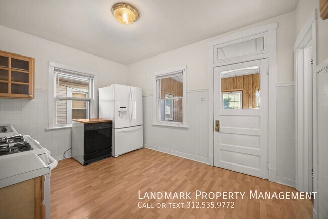 Foto del edificio - 3030 N Normandy Ave