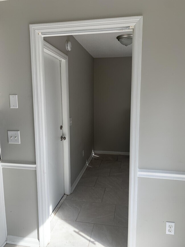 Foto del edificio - 805 Hidden Hollow Cir