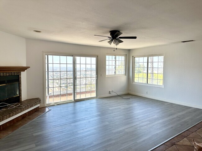 Foto del edificio - 9423 Eucalyptus St