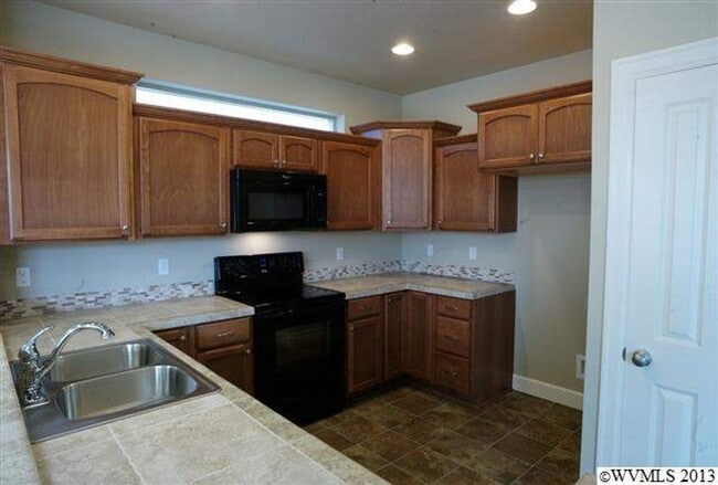 Building Photo - 3 bedroom plus den in Willamette Landing for $2895 per month