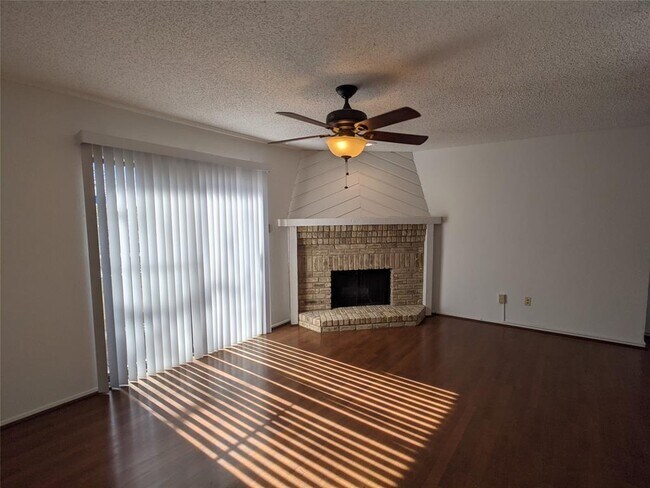 Foto del edificio - 7640 W Greenway Blvd