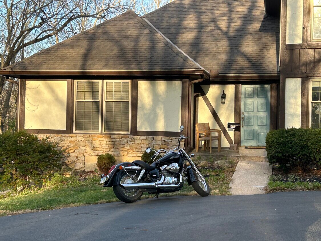Primer plano de la entrada del apartamento - 10950 Glen Arbor Rd