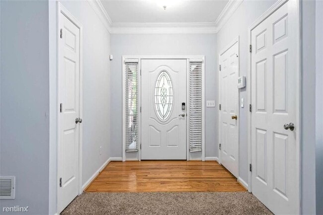 Building Photo - 3998 Tamarack Dr NW