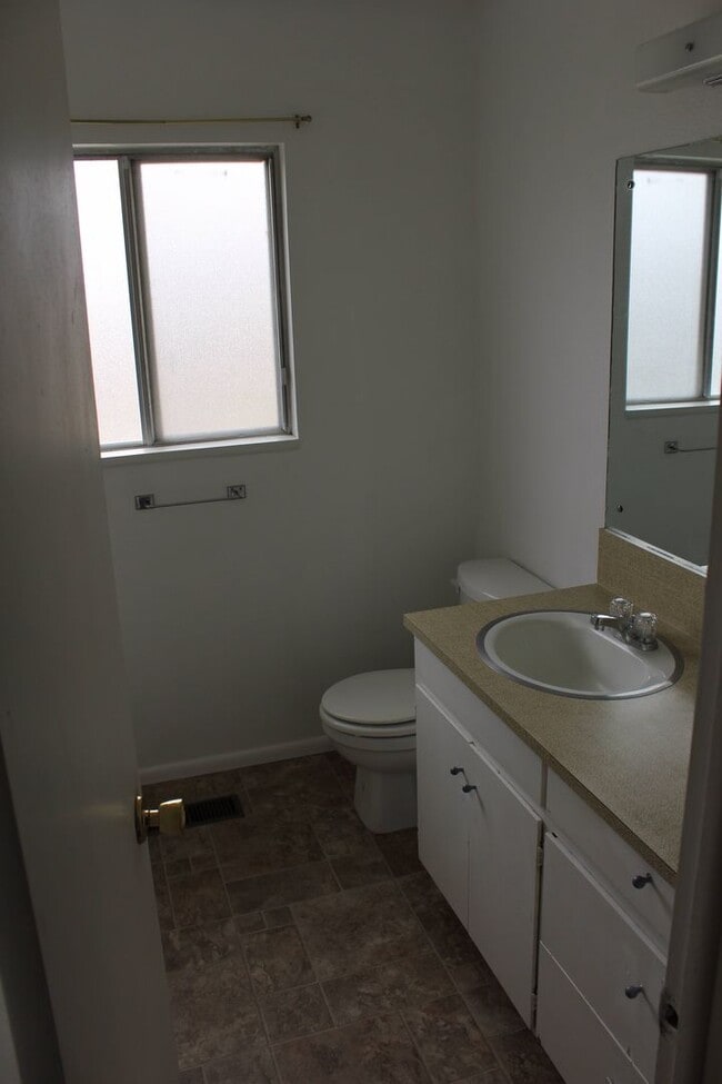 Foto del edificio - 254-258 E 200 S