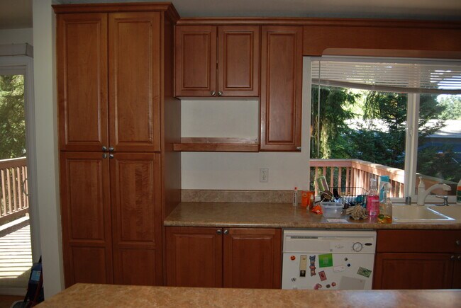 Cocina en la primera planta - 13310 NE 74th St