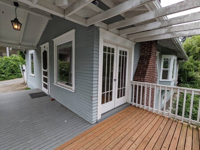 Porch - 406 E Ivy St