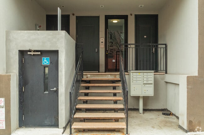 Building Photo - 125 Leonard St