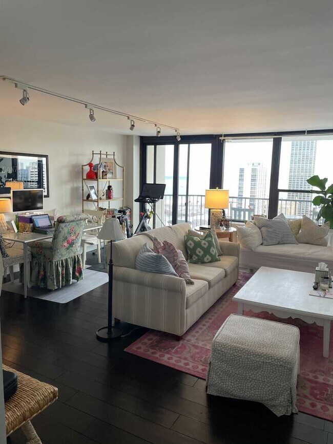Foto del edificio - 1560 N Sandburg Terrace
