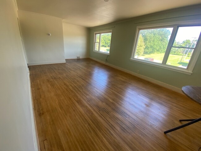 Building Photo - 505 Ridge Rd