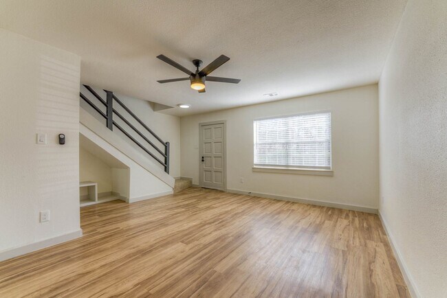 Foto del edificio - The Garden District Apartments