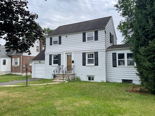 Building Photo - 218 Ridge St