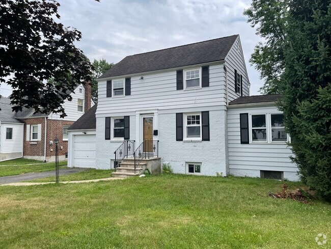 Building Photo - 218 Ridge St